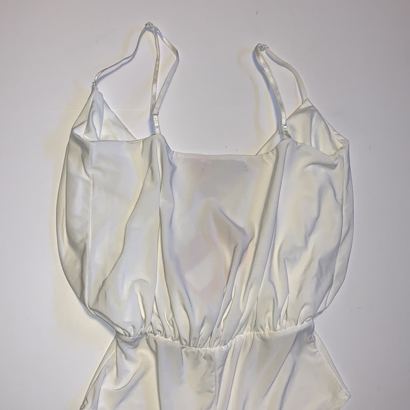 Boohoo Draped Crossover High Waisted Cream Bodysuit - Women’s Size 2 - Picture 4 of 6